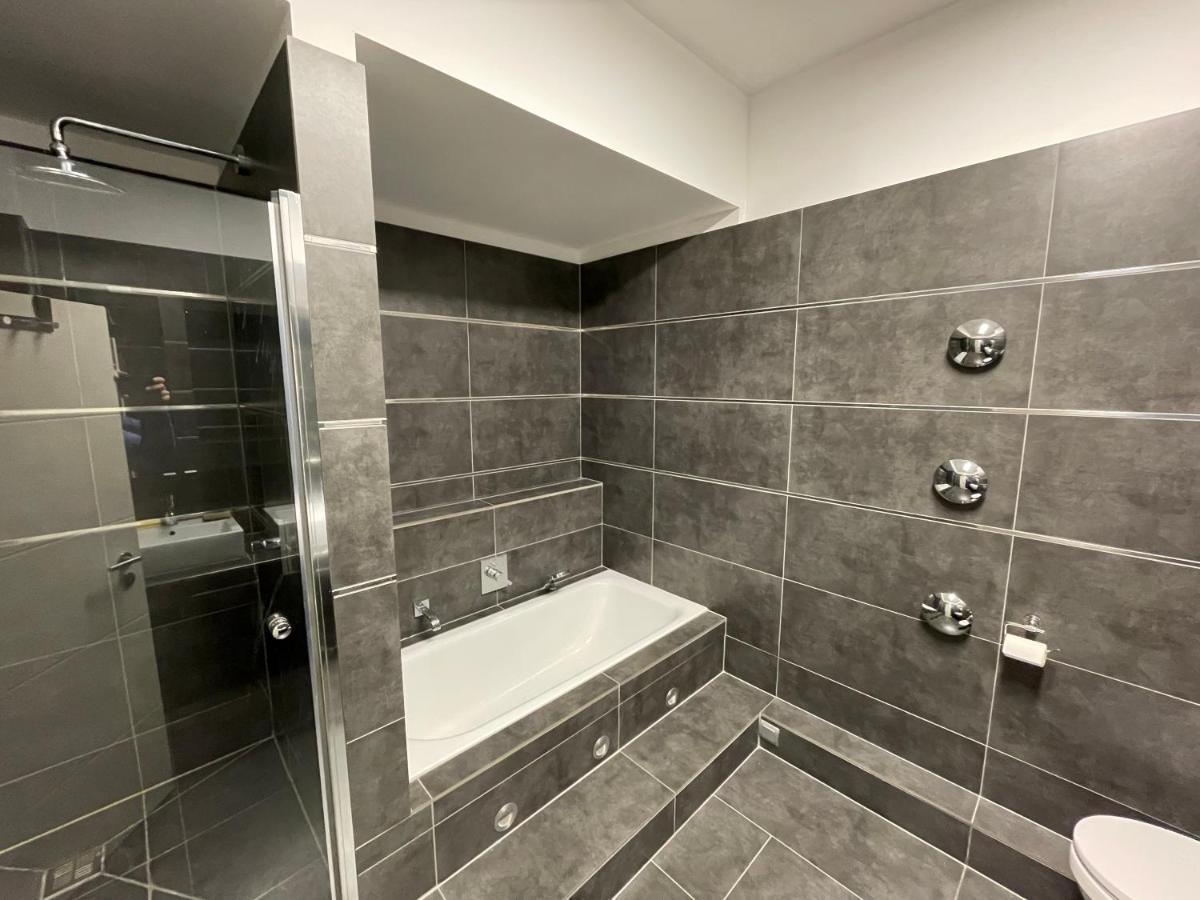 Truretreats Design Loft Fuer 8 Personen I Riesige Kueche I Echarger I 65Z Smarttv I 150Qm Daire Hamburg Dış mekan fotoğraf
